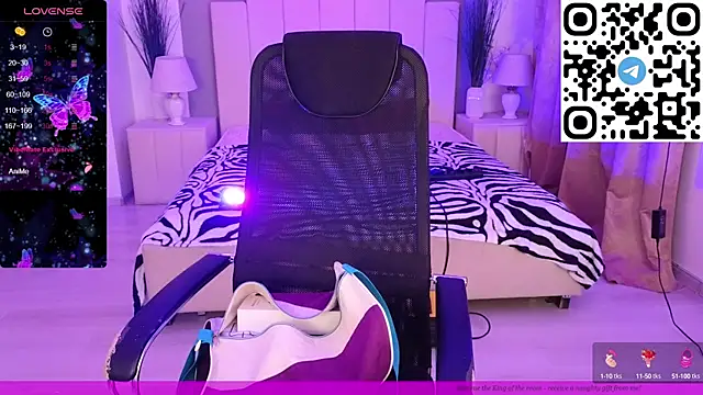 EVAshinyGIRL online show from February 9, 5:01 pm