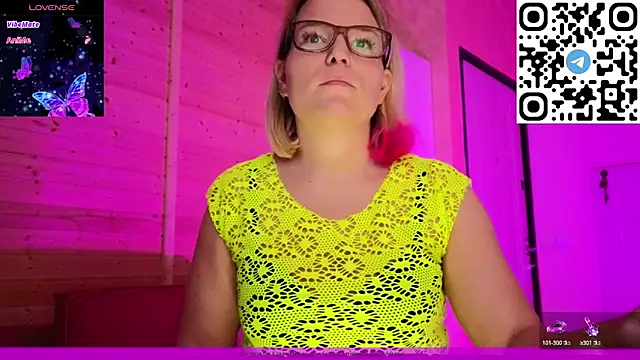 EVAshinyGIRL online show from February 13, 11:39 am