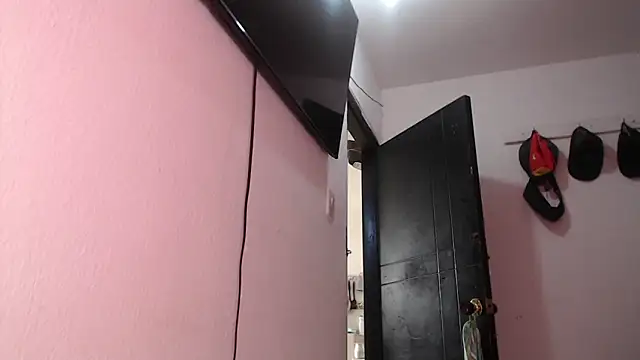 Snapshot of Alizloven chatting on March 16, 1:27 pm Alizloven online show from March 16, 1:27 pm