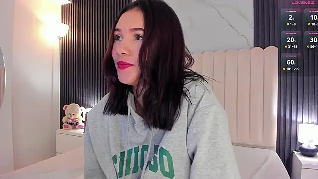 KatDreams  online show from October 4, 8:18 pm