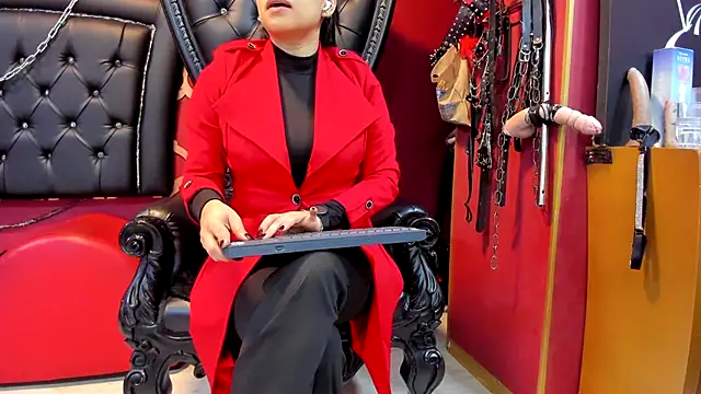 Snapshot of Mistressviictoria chatting on March 4, 11:19 am Mistressviictoria online show from March 4, 11:19 am