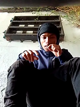 Snapshot of slimmydaddy69 chatting on March 12, 12:33 pm slimmydaddy69 online show from March 12, 12:33 pm