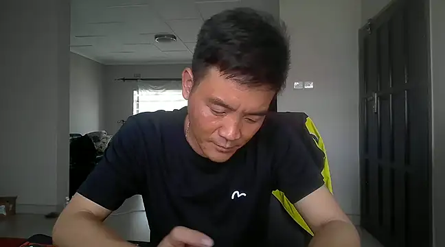 kisstoyousoon2024 online show from January 2, 1:51 pm