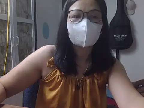 JuliaCiona online show from November 9, 5:55 pm