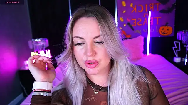 KiraCandyS online show from November 3, 10:32 pm