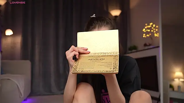 Amely Young online show from February 19, 1:45 am