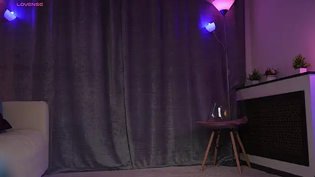 Amely Young online show from April 6, 1:25 am