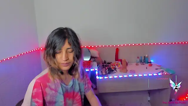 Snapshot of linnie_ chatting on September 16, 8:32 pm linnie online show from September 16, 8:32 pm