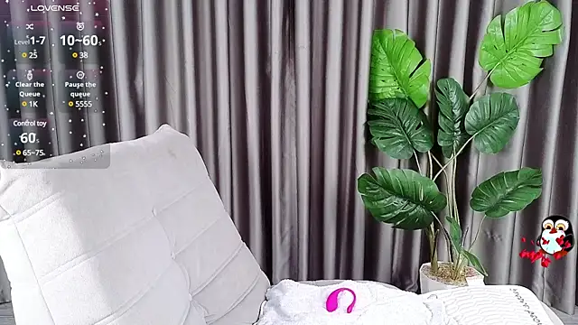 -----Sue----- online show from March 15, 4:24 am