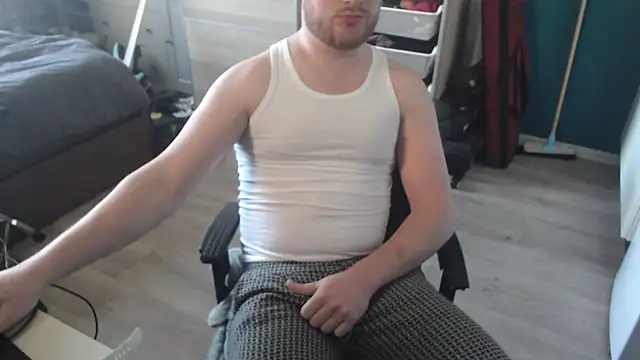 Snapshot of 050kek2 chatting on March 1, 2:13 pm 050kek2 online show from March 1, 2:13 pm