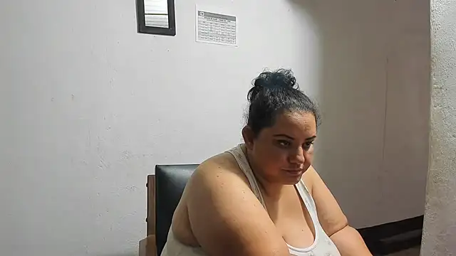 tetasgrandes karol online show from April 14, 2:45 pm