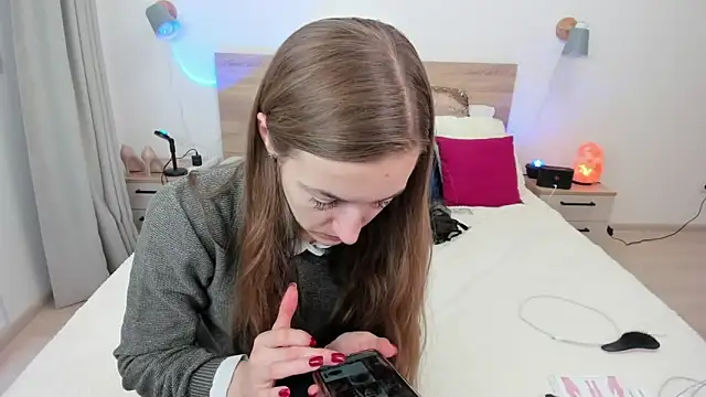 KateRedgar online show from October 6, 7:28 am