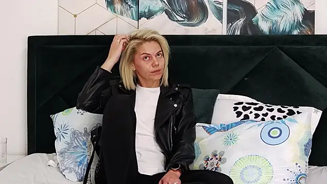 tanyagrey online show from April 15, 5:25 am