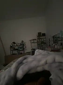 AdrianUquillas online show from April 9, 4:01 pm