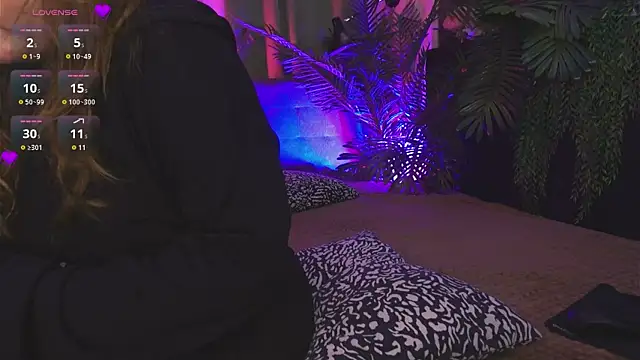 Snapshot of Mia__Peach chatting on December 11, 1:15 am Mia Peach online show from December 11, 1:15 am