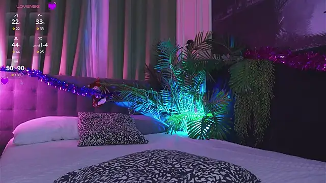 Snapshot of Mia__Peach chatting on December 22, 10:36 pm Mia Peach online show from December 22, 10:36 pm