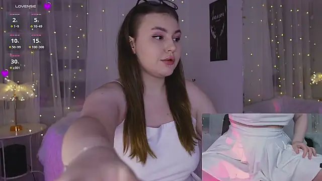 Snapshot of Mia__Peach chatting on January 8, 7:45 am Mia Peach online show from January 8, 7:45 am