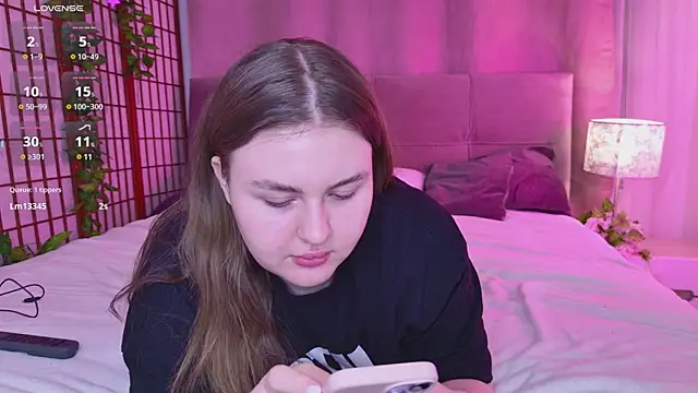 Snapshot of Mia__Peach chatting on February 23, 7:33 am Mia Peach online show from February 23, 7:33 am