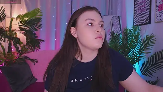 Snapshot of Mia__Peach chatting on March 11, 12:00 am Mia Peach online show from March 11, 12:00 am