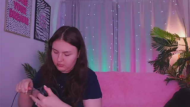 Snapshot of Mia__Peach chatting on March 12, 10:39 pm Mia Peach online show from March 12, 10:39 pm