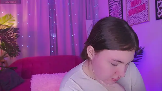 Snapshot of Mia__Peach chatting on March 18, 3:09 am Mia Peach online show from March 18, 3:09 am