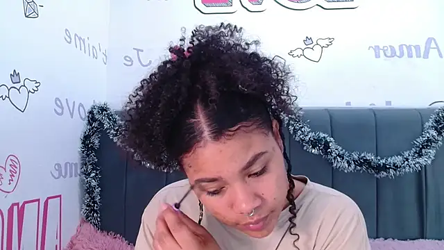 KittyBrookex online show from December 19, 2:46 pm