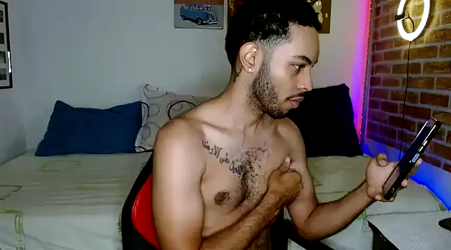 Snapshot of colinbrown chatting on February 6, 11:43 am colinbrown online show from February 6, 11:43 am