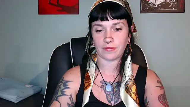 Snapshot of Marcelinegoddess chatting on October 19, 2:34 am Marcelinegoddess online show from October 19, 2:34 am