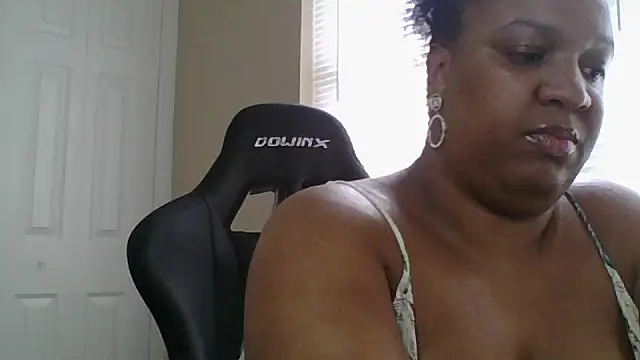 Snapshot of Badgirlbrittt chatting on October 3, 4:59 pm Badgirlbrittt online show from October 3, 4:59 pm