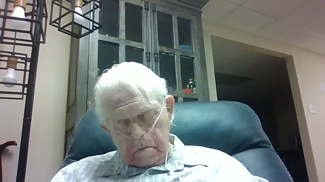 Snapshot of bootlegmanz chatting on April 21, 6:12 pm bootlegmanz online show from April 21, 6:12 pm