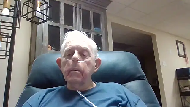 Snapshot of bootlegmanz chatting on May 5, 2:14 pm bootlegmanz online show from May 5, 2:14 pm