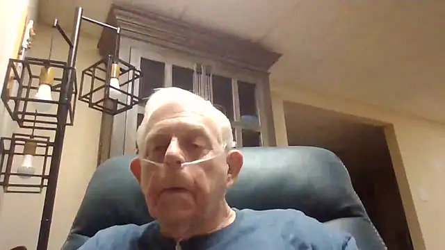 Snapshot of bootlegmanz chatting on May 6, 2:19 am bootlegmanz online show from May 6, 2:19 am