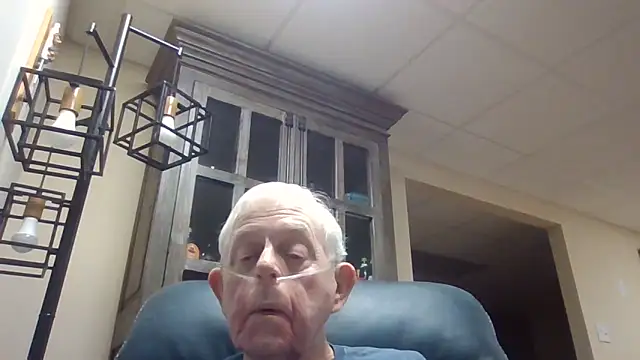 Snapshot of bootlegmanz chatting on May 6, 3:17 pm bootlegmanz online show from May 6, 3:17 pm