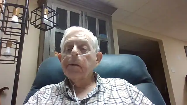 Snapshot of bootlegmanz chatting on May 8, 8:25 pm bootlegmanz online show from May 8, 8:25 pm