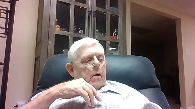 Snapshot of bootlegmanz chatting on May 10, 4:12 pm bootlegmanz online show from May 10, 4:12 pm