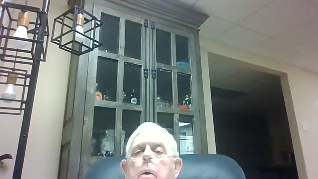 Snapshot of bootlegmanz chatting on May 12, 2:47 pm bootlegmanz online show from May 12, 2:47 pm