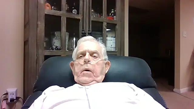 Snapshot of bootlegmanz chatting on May 17, 2:57 pm bootlegmanz online show from May 17, 2:57 pm