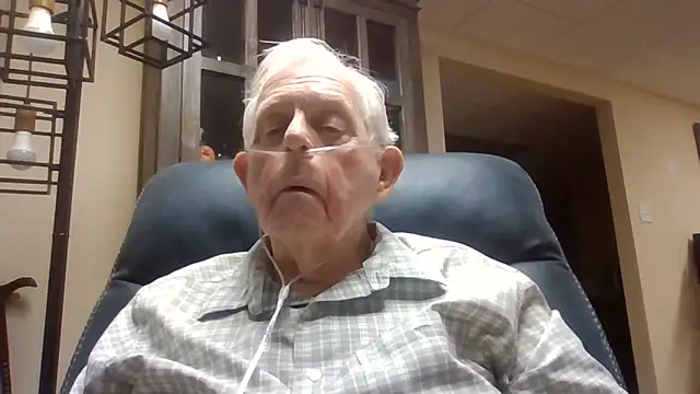 Snapshot of bootlegmanz chatting on May 27, 8:06 pm bootlegmanz online show from May 27, 8:06 pm