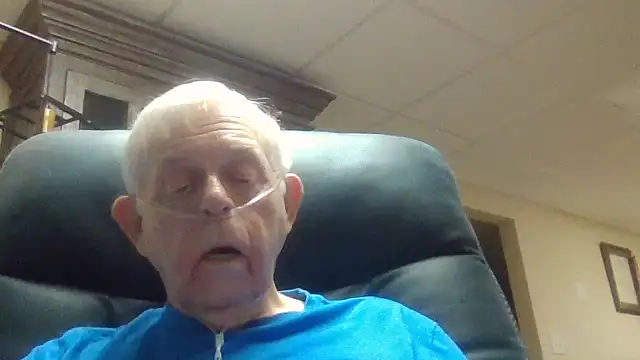 Snapshot of bootlegmanz chatting on May 28, 2:25 pm bootlegmanz online show from May 28, 2:25 pm