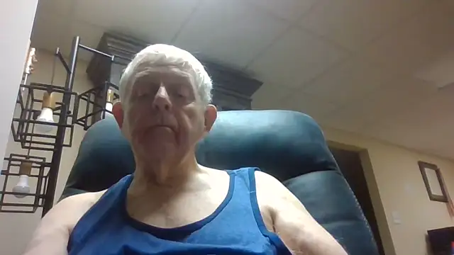 Snapshot of bootlegmanz chatting on June 1, 7:43 am bootlegmanz online show from June 1, 7:43 am