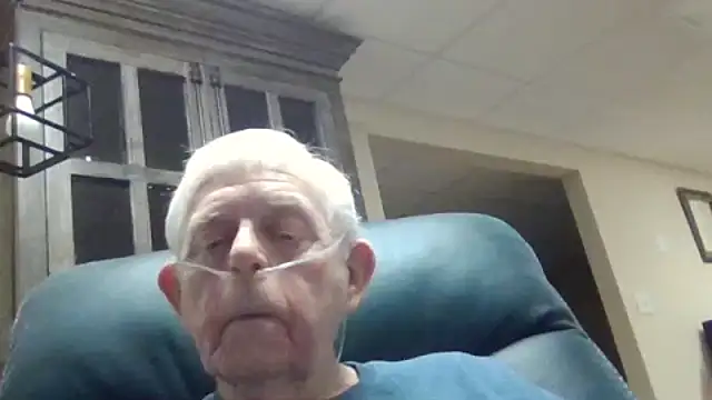 Snapshot of bootlegmanz chatting on June 3, 2:33 pm bootlegmanz online show from June 3, 2:33 pm