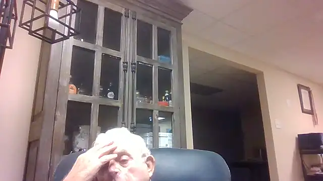 Snapshot of bootlegmanz chatting on June 6, 10:14 pm bootlegmanz online show from June 6, 10:14 pm