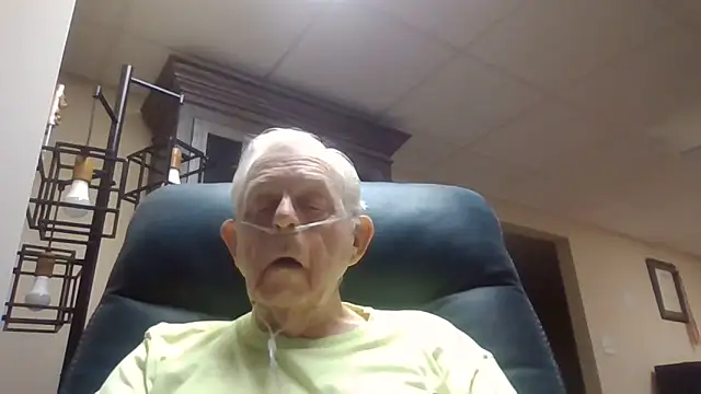 Snapshot of bootlegmanz chatting on June 7, 2:54 pm bootlegmanz online show from June 7, 2:54 pm