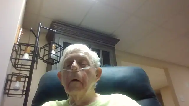 Snapshot of bootlegmanz chatting on June 14, 5:59 pm bootlegmanz online show from June 14, 5:59 pm