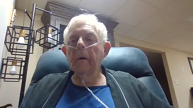 Snapshot of bootlegmanz chatting on July 2, 8:42 am bootlegmanz online show from July 2, 8:42 am