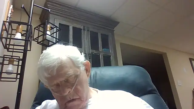 Snapshot of bootlegmanz chatting on July 6, 3:58 pm bootlegmanz online show from July 6, 3:58 pm