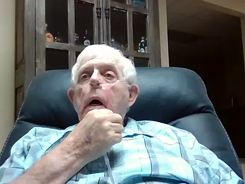 Snapshot of bootlegmanz chatting on July 15, 6:13 pm bootlegmanz online show from July 15, 6:13 pm
