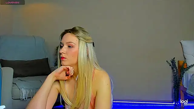 Snapshot of Agatha_weiss chatting on November 19, 5:35 pm Agatha weiss online show from November 19, 5:35 pm