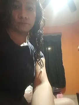 Snapshot of miicheele32 chatting on January 2, 8:17 am miicheele32 online show from January 2, 8:17 am