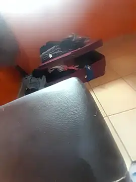 Snapshot of miicheele32 chatting on January 2, 7:18 pm miicheele32 online show from January 2, 7:18 pm